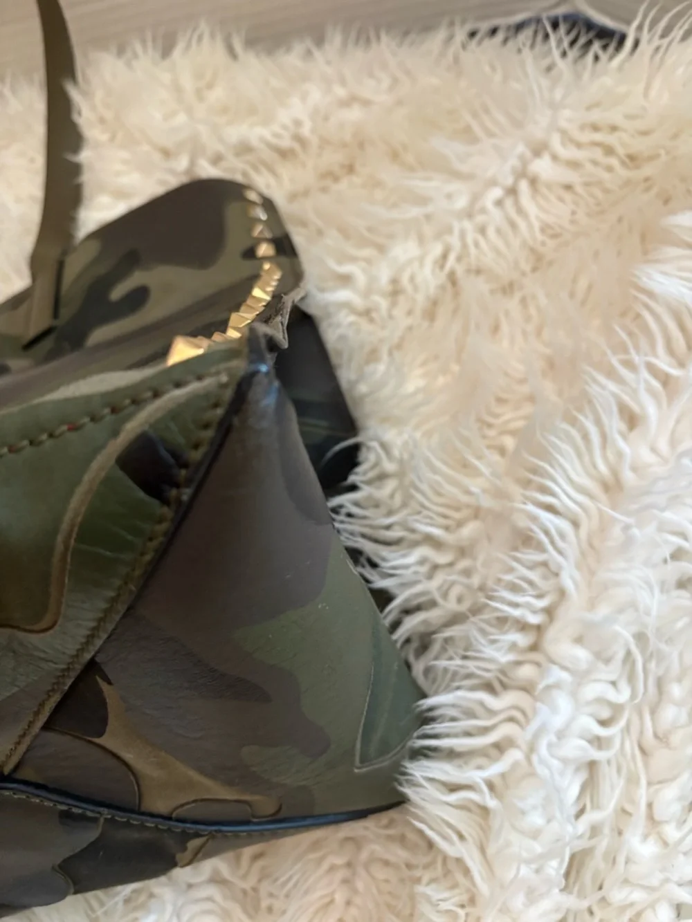 Authentic Valentino Rockstud Reversible
Camouflage Camo Tote - Picture 10 of 15